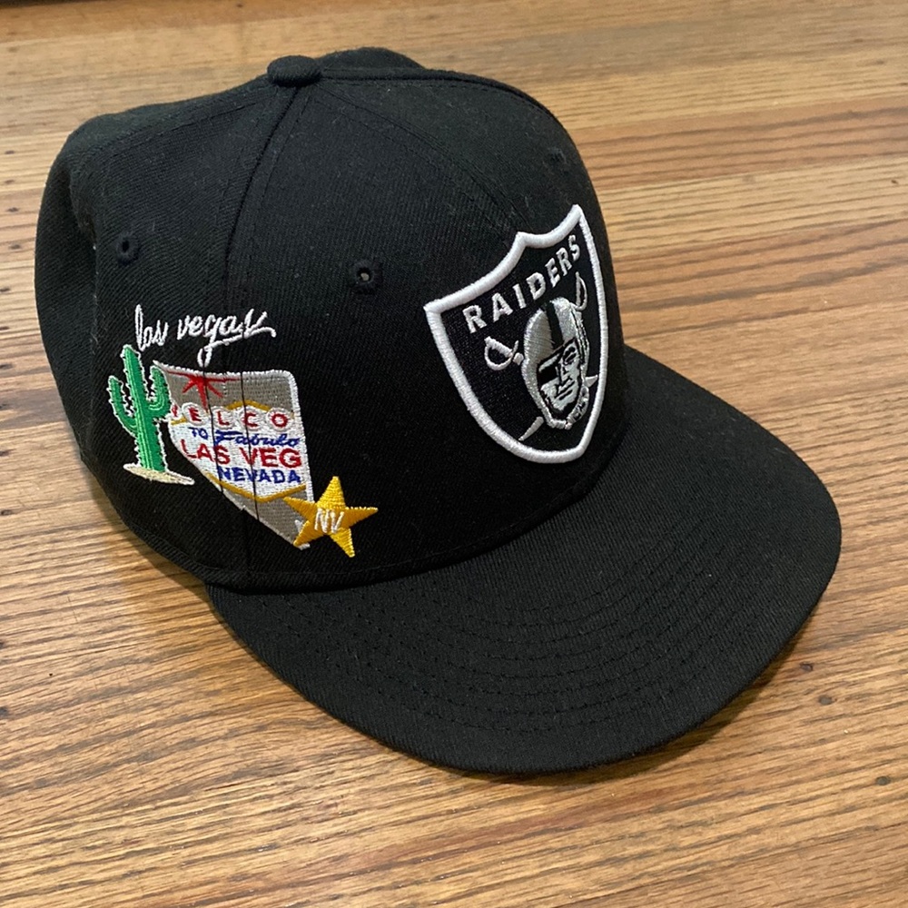 Las Vegas Raiders flat-brim fitted hat